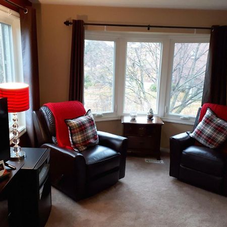 The Tartan House Bed & Breakfast Ajax Exterior photo