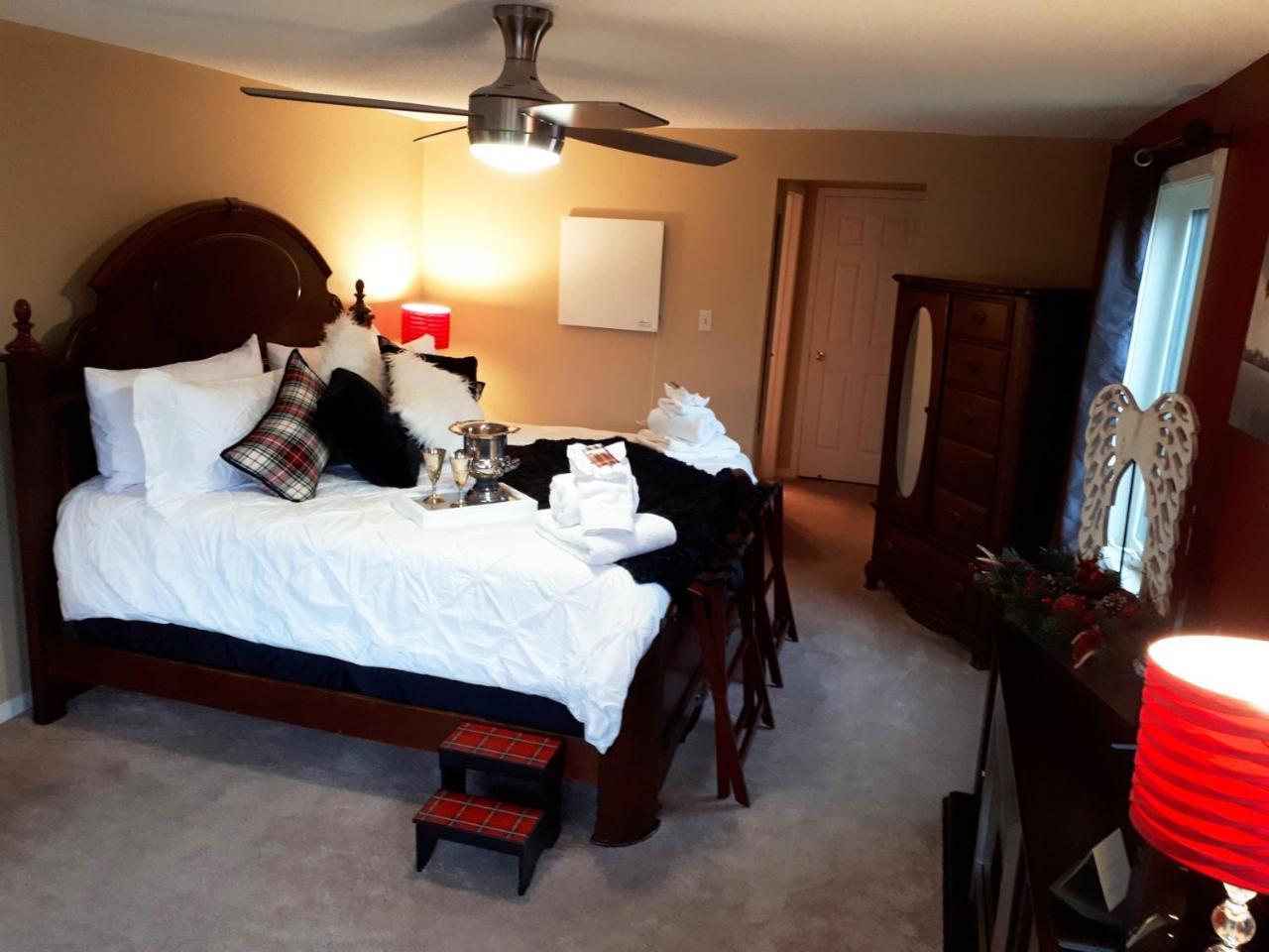 The Tartan House Bed & Breakfast Ajax Exterior photo