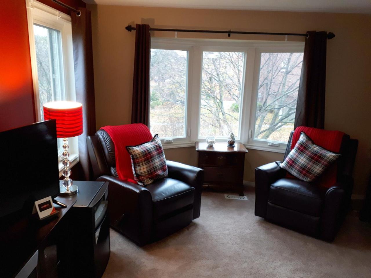 The Tartan House Bed & Breakfast Ajax Exterior photo